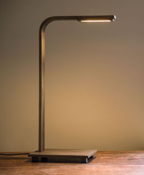 Lampe de bureau de chevet modèle Piana collection Frezoli led avec variateur piétement en acier finition laiton patiné foncé 